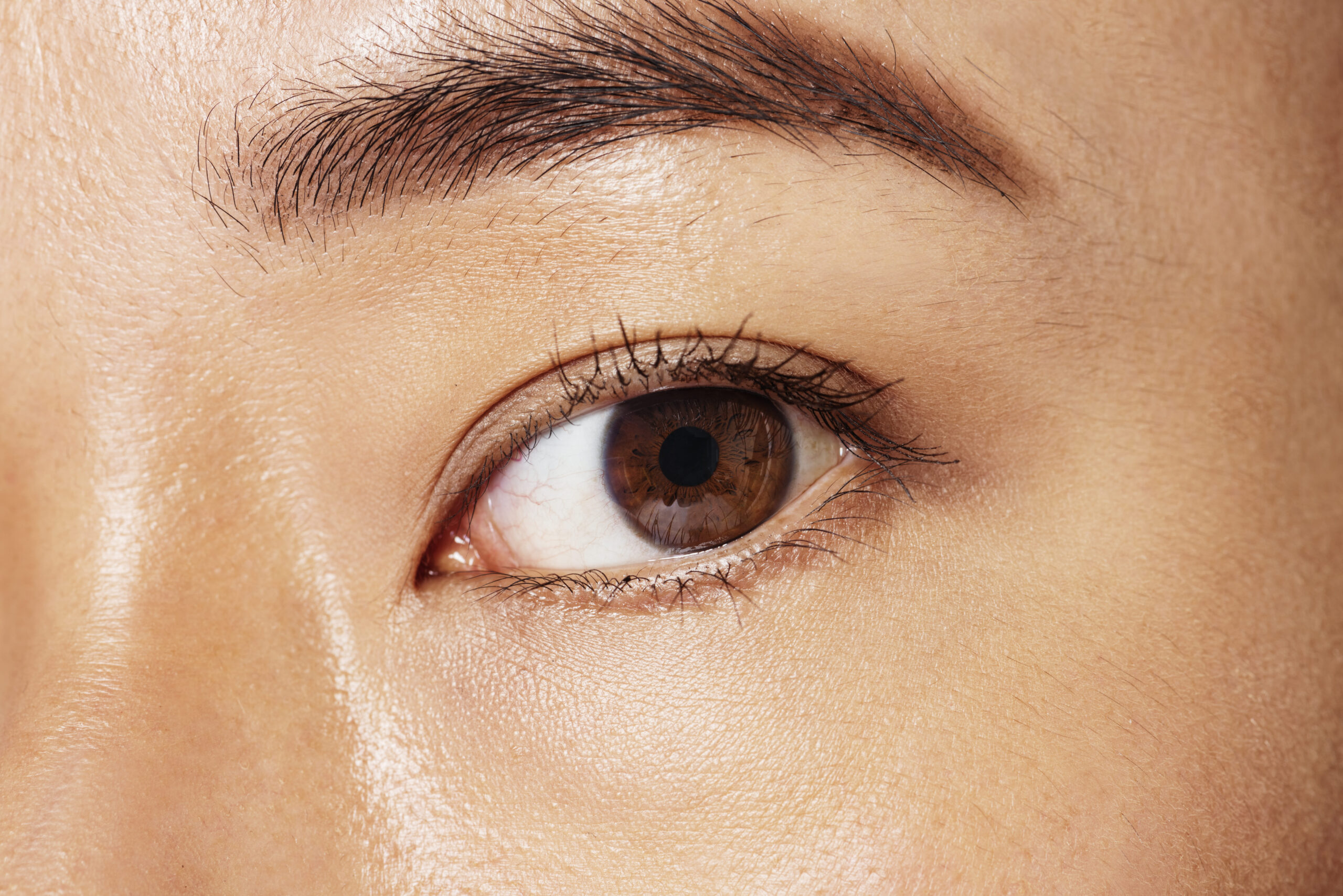 Image woman s eye with smart contact lens biometric conc 2026 03 18 13 47 03 utc (1)